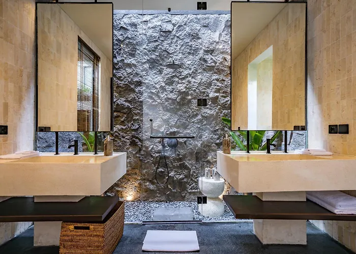 Bold X Gold - Modern Tropical Pool *