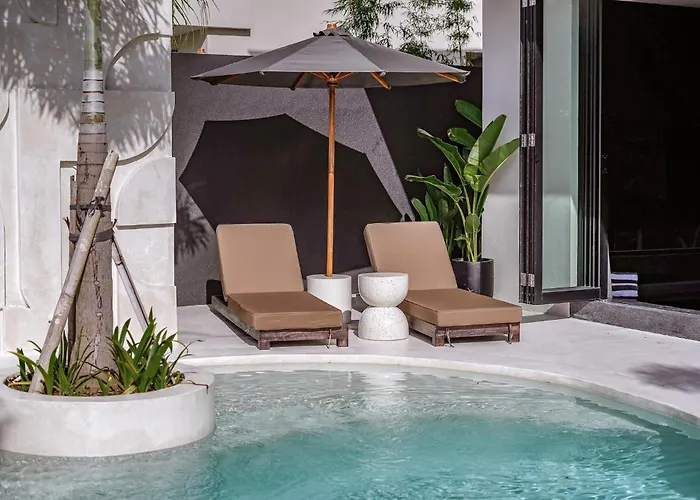 Bold X Gold - Modern Tropical Pool