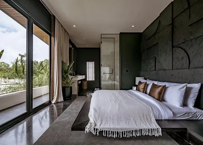 Bold X Gold - Modern Tropical Pool *