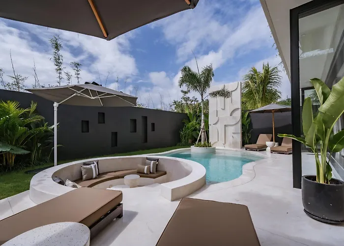 Villa Bold X Gold - Modern Tropical Pool