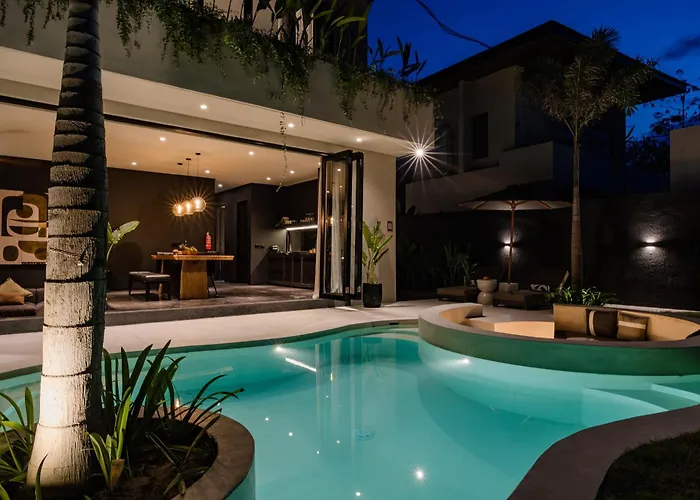 Villa Bold X Gold - Modern Tropical Pool