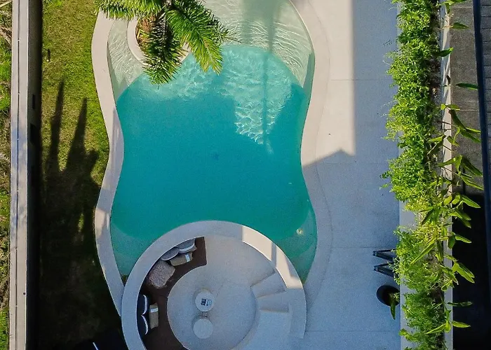 Villa Bold X Gold - Modern Tropical Pool Uluwatu (Bali)