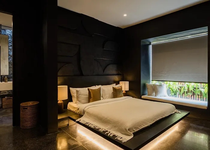 Bold X Gold - Modern Tropical Pool *