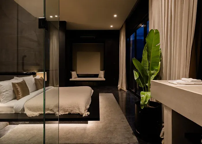 Bold X Gold - Modern Tropical Pool * Uluwatu (Bali)