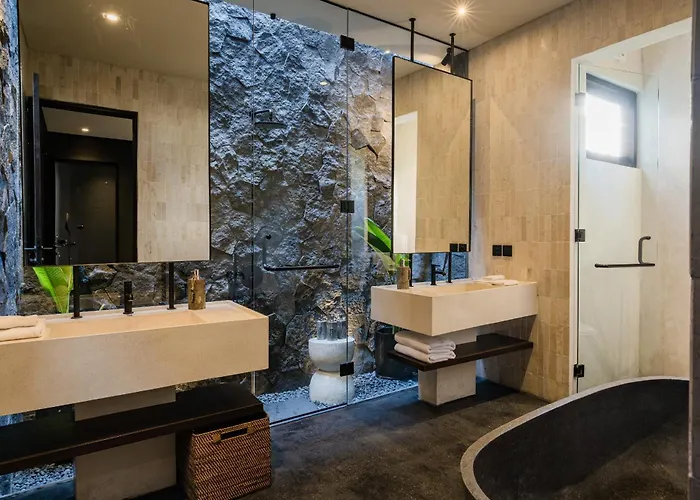 Bold X Gold - Modern Tropical Pool *